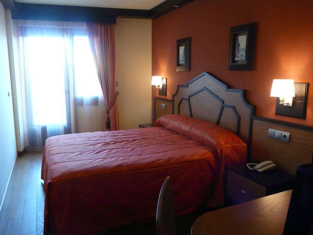 Hotel Tio Manolo De Noia Buitenkant foto